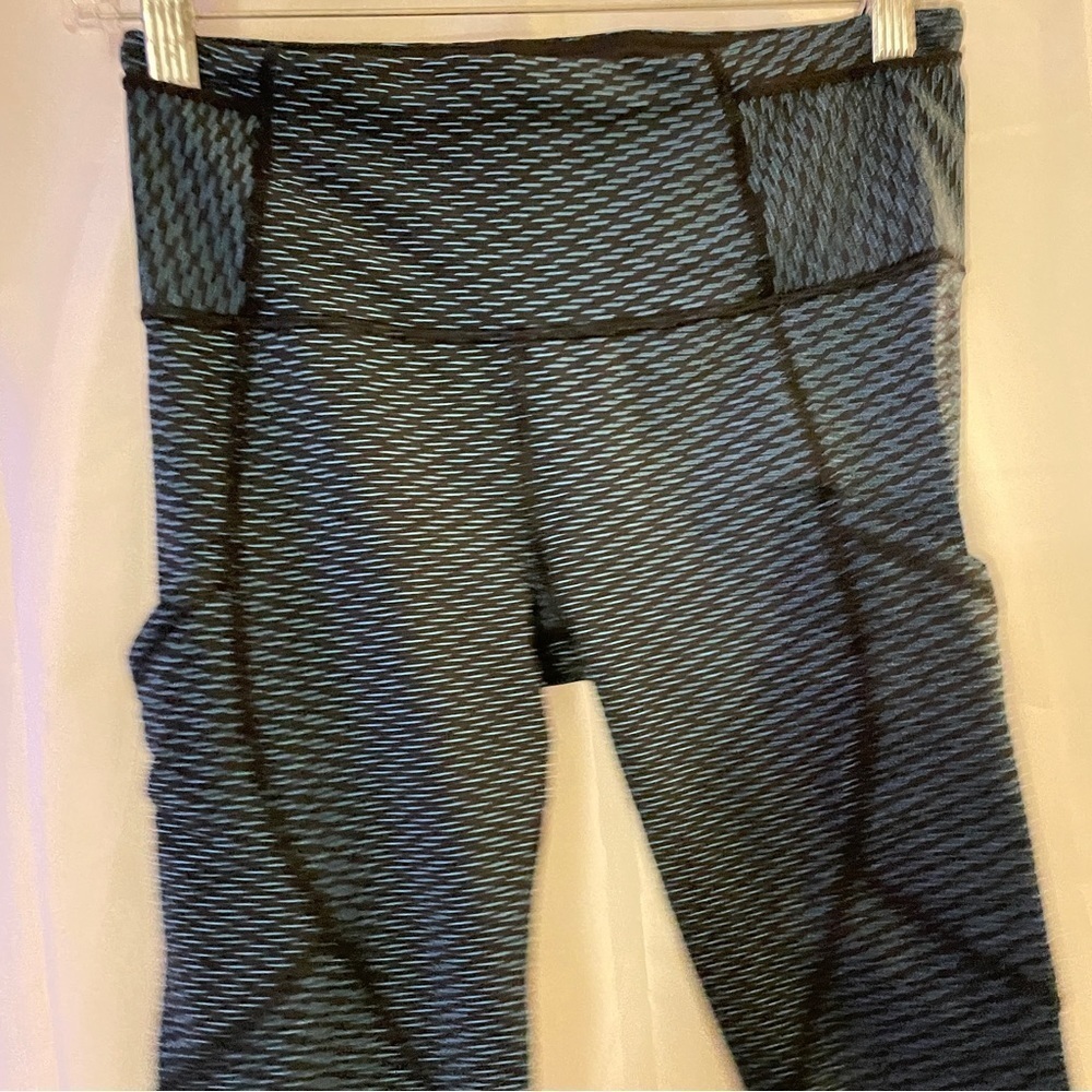 Lululemon Outrun 17" Crop Legging Score Jacquard Black Indian Ocean size 6 - Picture 3 of 8